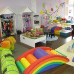 Kinderspielzeug im wohnzimmer